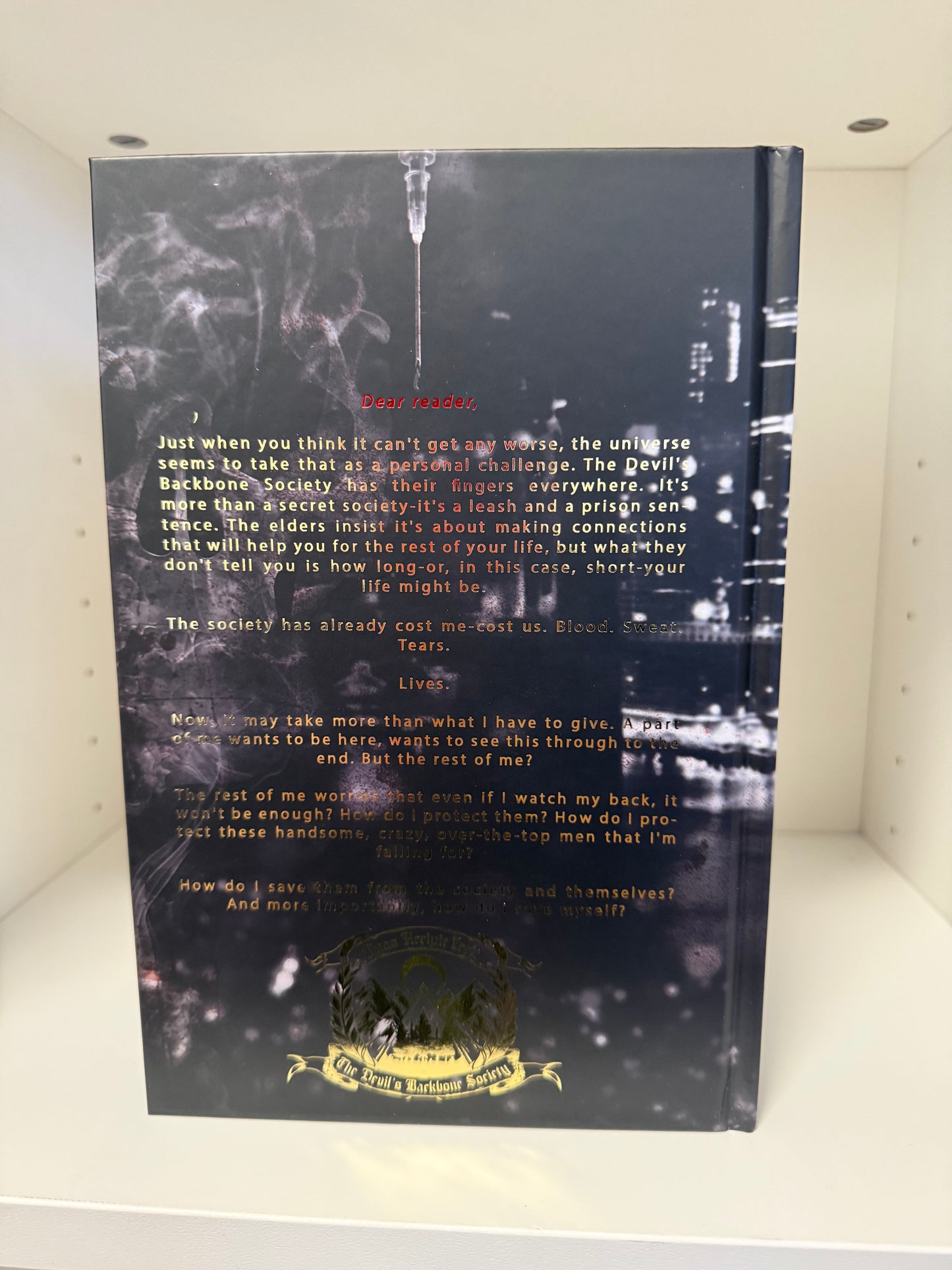 Watch Your Back - Model HARDCOVER